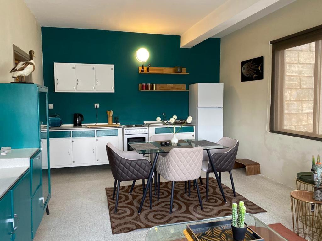 A Sea View Maisonette Right On The Waters Edge. Apartment Сейнт Полс Бей Екстериор снимка